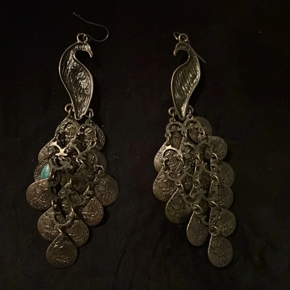 *Stunning Vintage Teal rhinestone/faux Turquoise Brass Peacock dangle earrings! - Picture 4 of 4